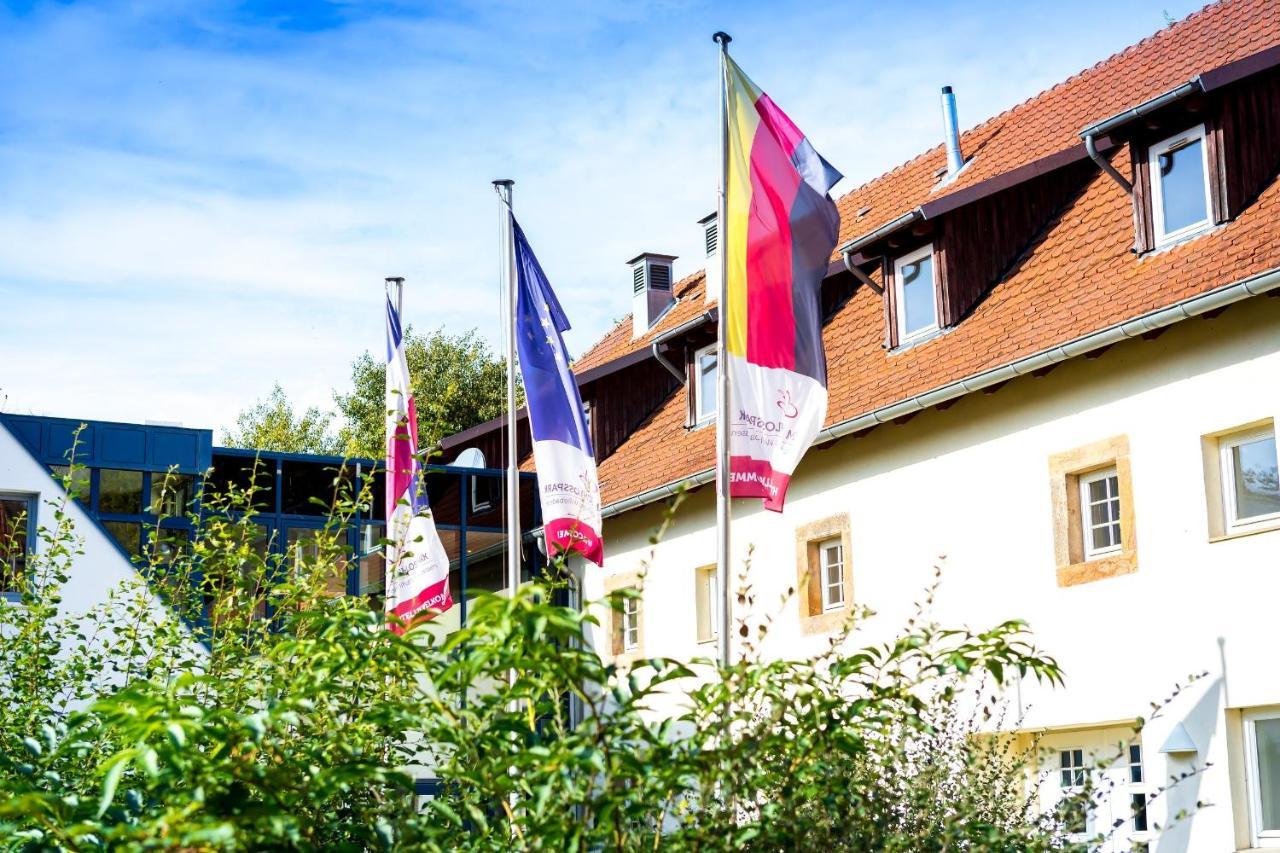 Wohlfühlhotel IM SCHLOSSPARK - Self CheckIn Willebadessen Exterior foto
