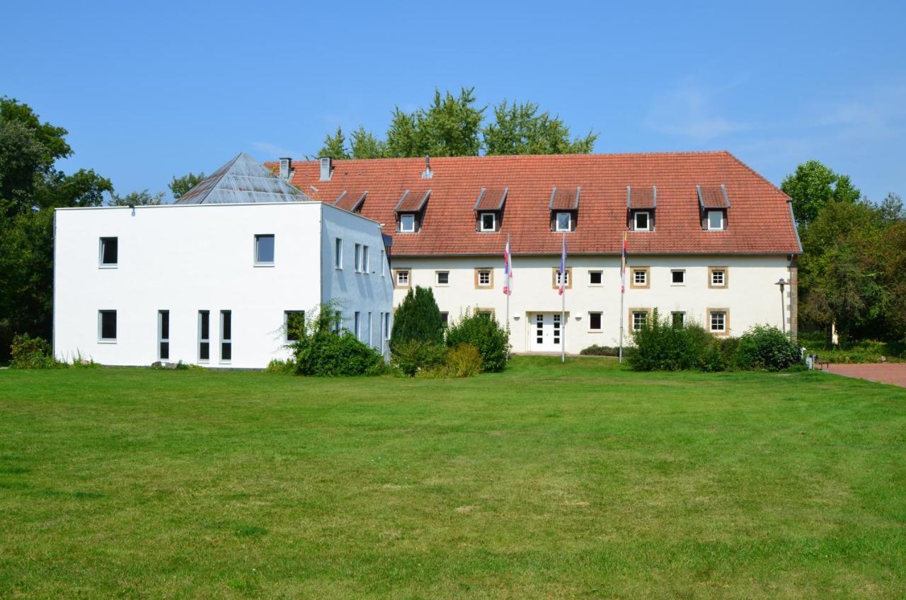 Wohlfühlhotel IM SCHLOSSPARK - Self CheckIn Willebadessen Exterior foto
