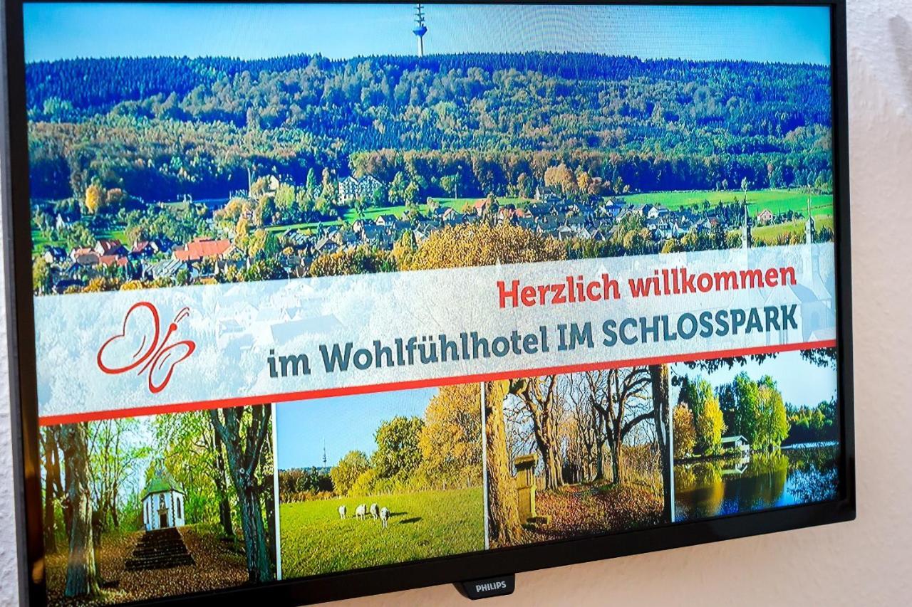 Wohlfühlhotel IM SCHLOSSPARK - Self CheckIn Willebadessen Exterior foto